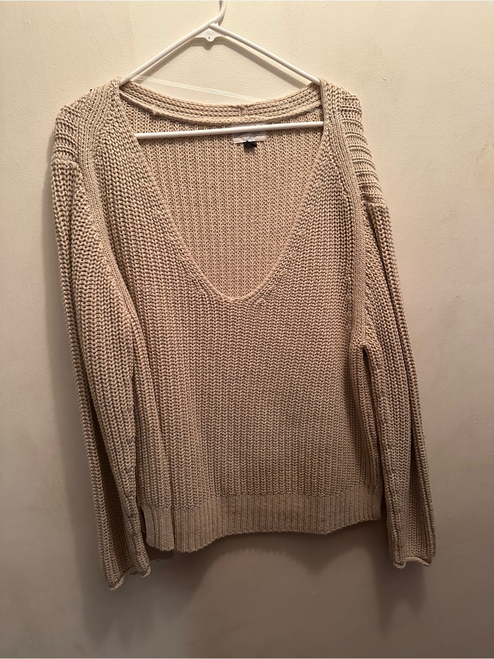 Universal Thread Women's V-Neck Knit Sweater - Cream Beige